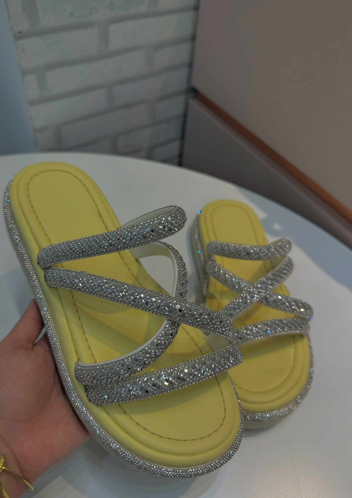 Papete SHINE solado amarelo manteiga